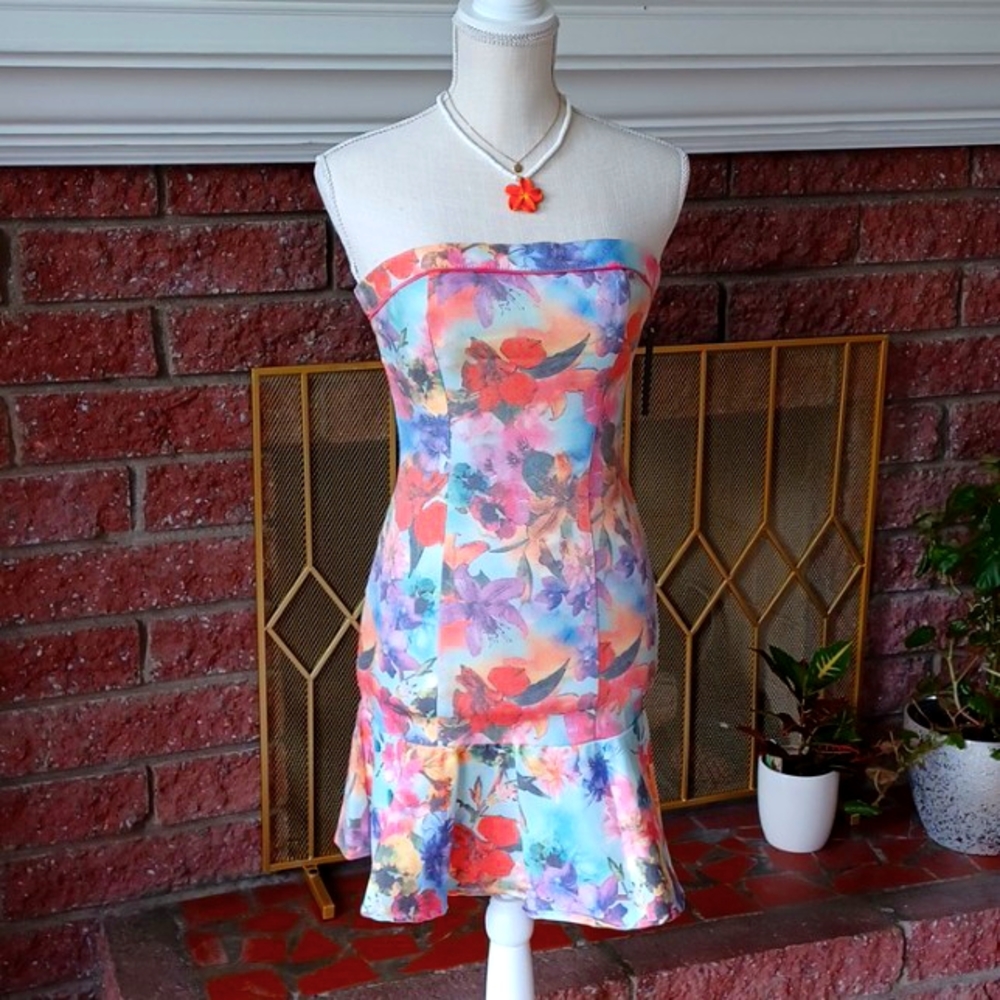 NWT Studio F 💐 Pretty Strapless Floral Fit-n-Flare Women's Size-0 or XXS Dress